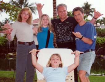 [Vaughn Dragland & family in Hawaii - April 1, 2000: L-R Cornelia, Amanda, Vaughn, and Michael. Seated: Fallon.]